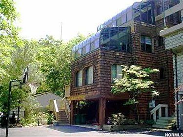3rd image of 331 Riverdale Dr