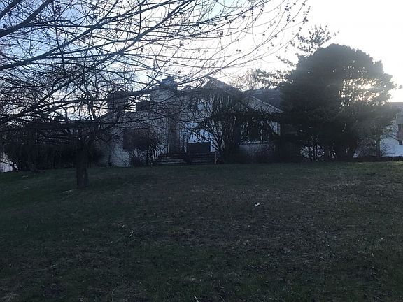 2nd image of 4 Stark Ct