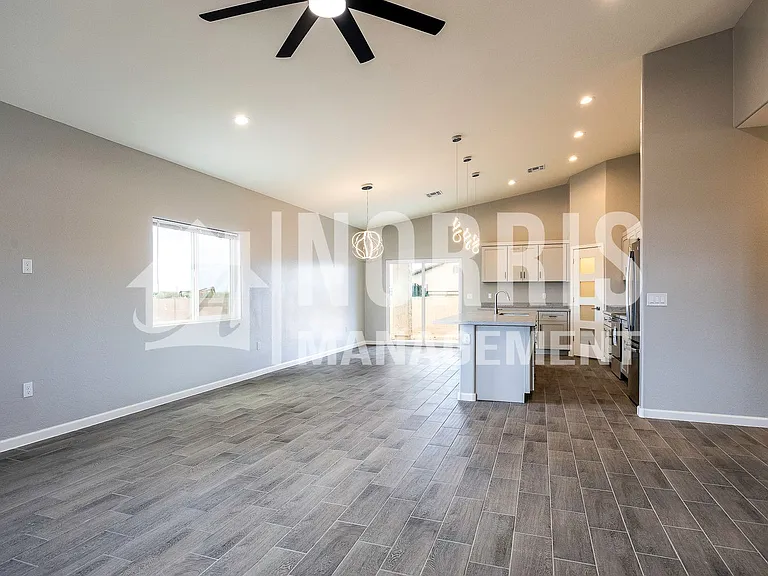 12532 W Delwood Dr — Photo 8