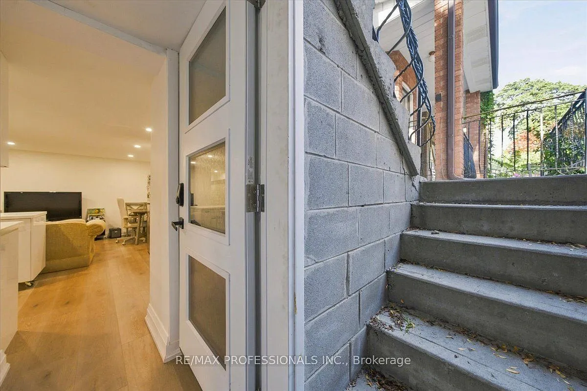 3 bed, $2,550 — Photo 3