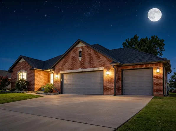 517 Heather Ln, Moore, OK 73160