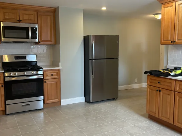 63 Callender St Floor 3, Dorchester Center, MA 02124