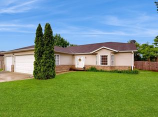 2202 Sycamore St, Crest Hill, IL 60403