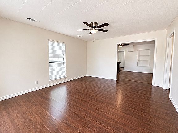 3rd image of 502 W Paine Ave