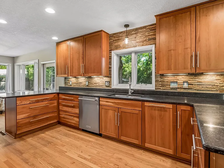 6013 Porter Ln — Photo 4