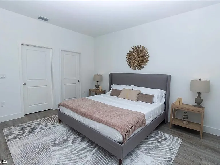 1125 Deauville St E — Photo 31