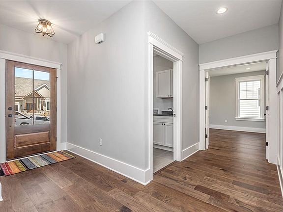 3rd image of 555 Simmons Way