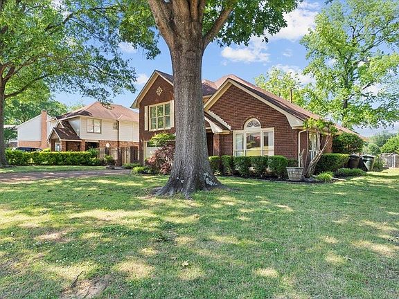 3rd image of 5884 Steeplechase Dr