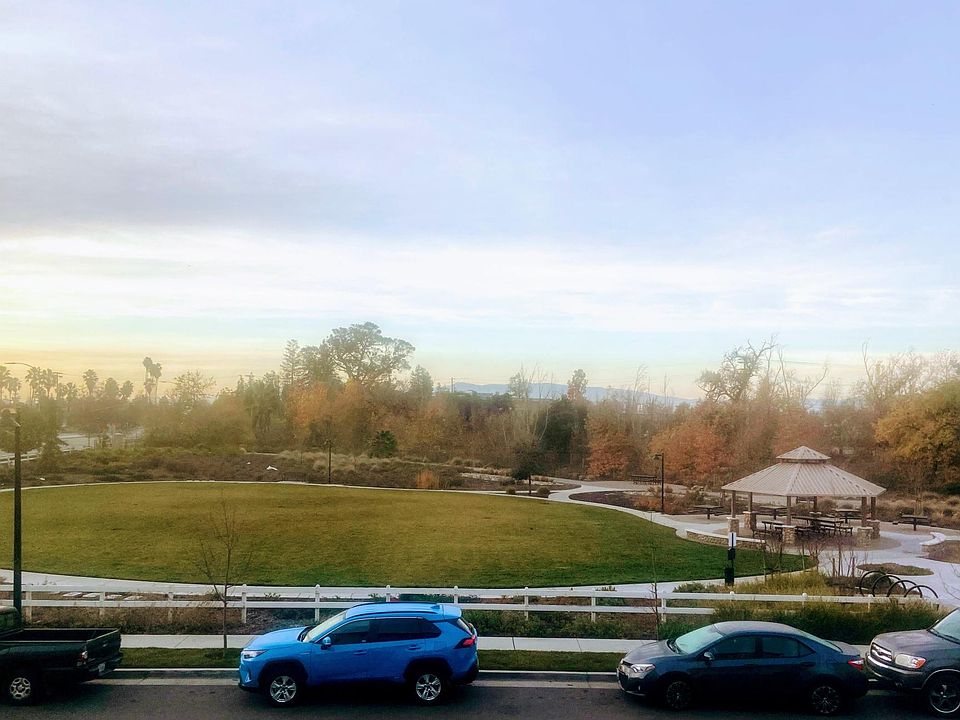 Unobstructed park view from the Master Bedroom, Kitchen and 3rd Bedroom. South facing, lots of sunlight!