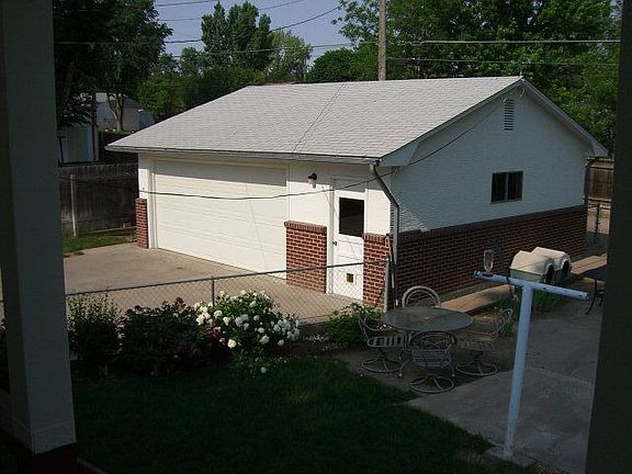2nd image of 813 S 1st St