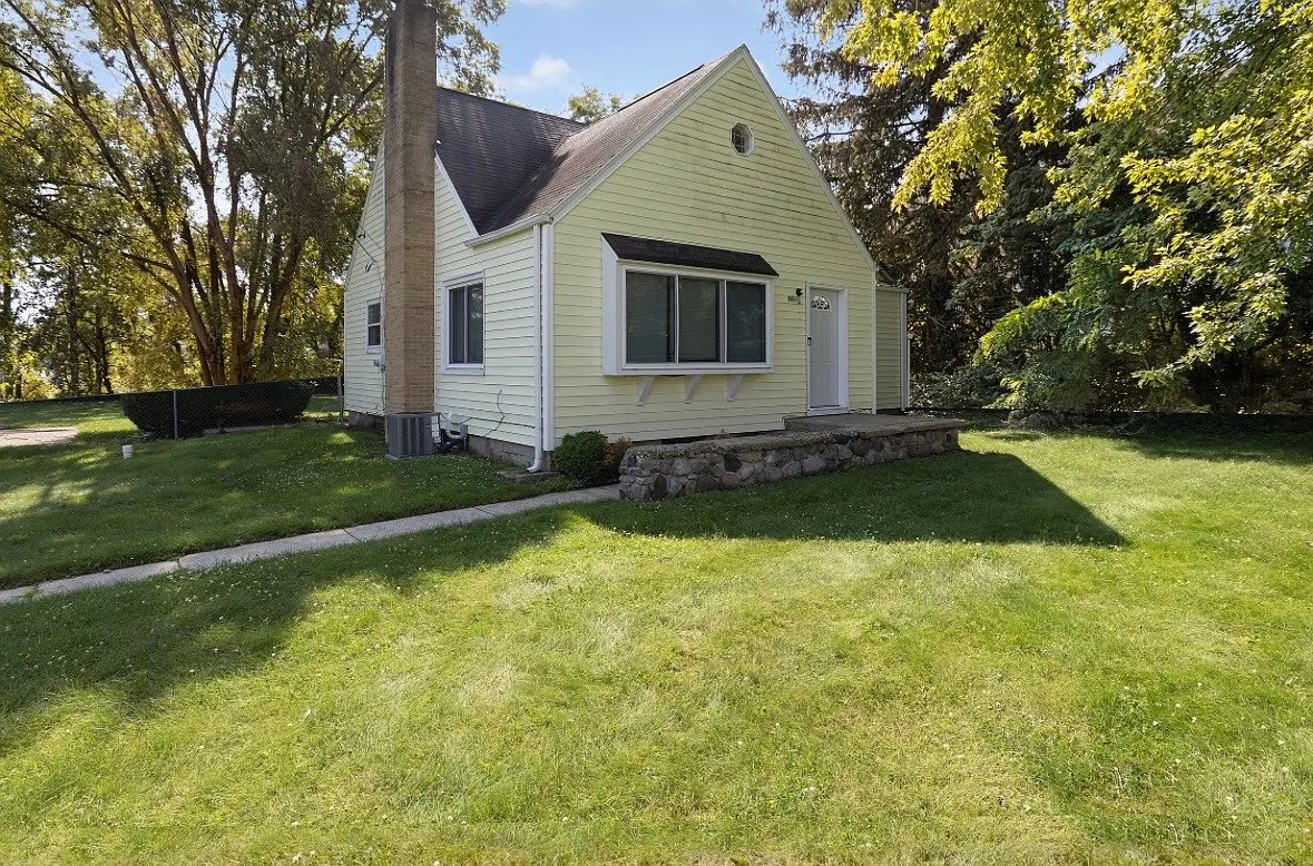 4 bed, 1038 sqft, $2,800 — Photo 2