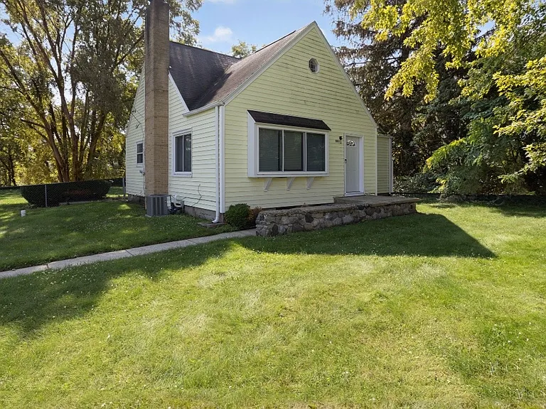 54650 Willis Ave — Photo 2