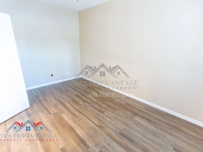 1532 E Apollo Rd — Photo 13