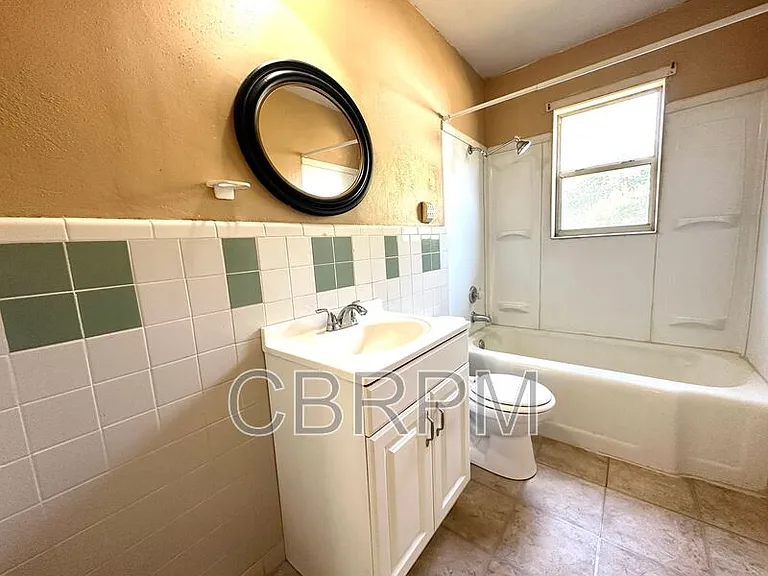 3004 43rd St — Photo 6
