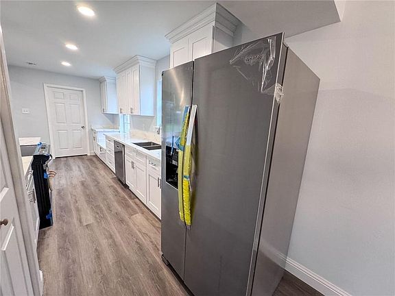 5th image of 2152 N Lexington Ave
