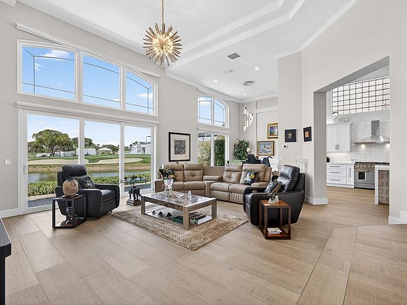 3rd image of 1109 Grand Cay Drive