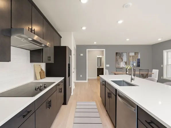 4 Winslow Ln #301, Grafton, MA 01536