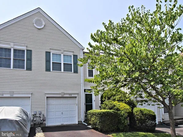 705 Santa Anita Dr, North Wales, PA 19454