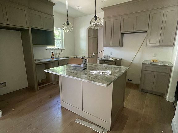 4th image of 608 Ritchey St