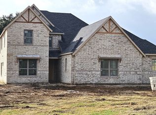 210 Yowell Rd, Whitesboro, TX 76273