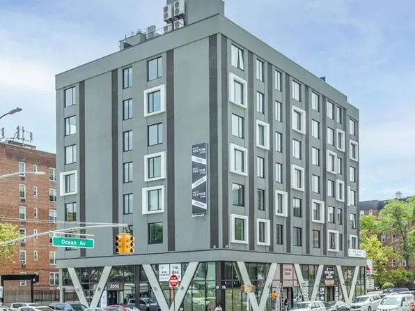 2006 Avenue V image 7 of 9