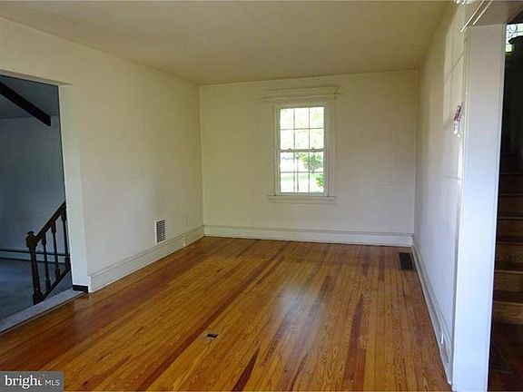5th image of 1004 Columbia Ave