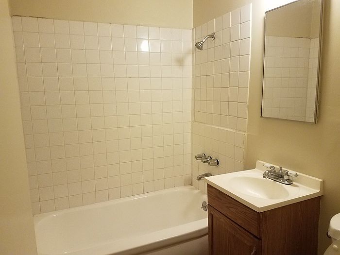 2nd image of 3432 La Madera Ave APT 15