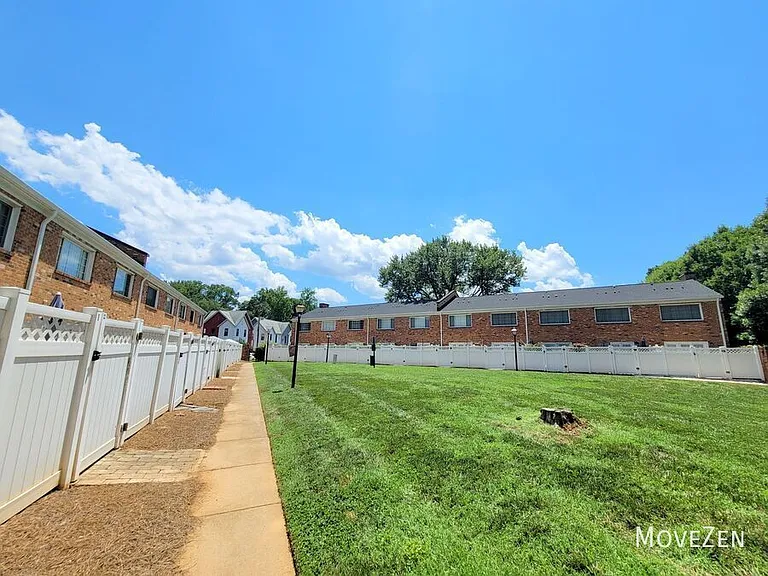 1336 Green Oaks Ln #E — Photo 11
