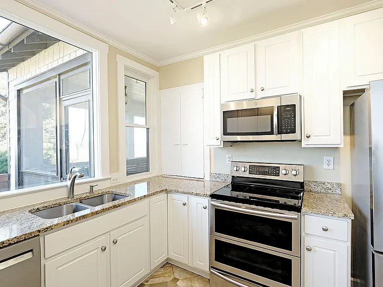 4577 Stony Point Rd — Photo 10