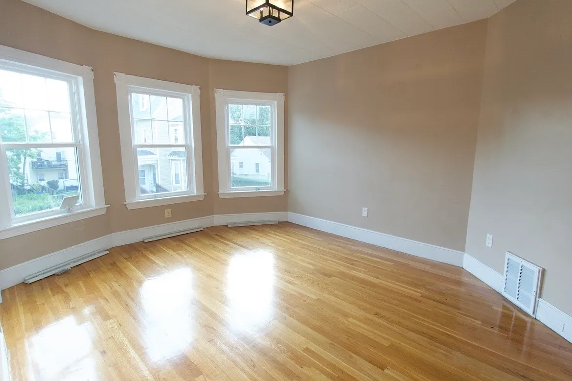 4 bed, $3,600 — Photo 4
