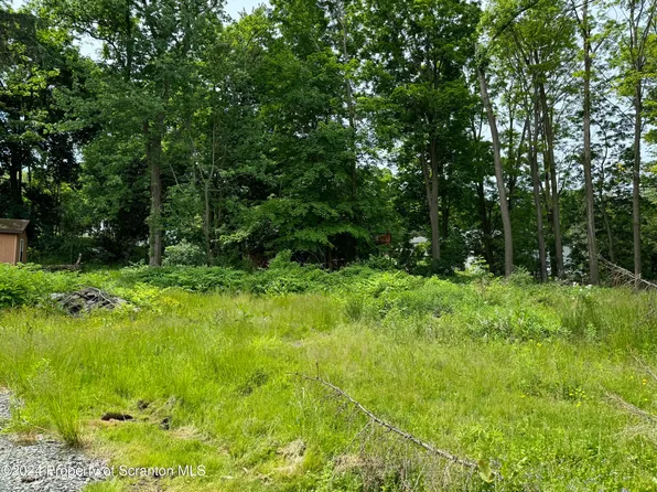 40 Hosfeld St, Clarks Summit, PA 18411