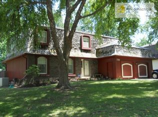 7751 Rosehill Rd, Lenexa, KS 66216