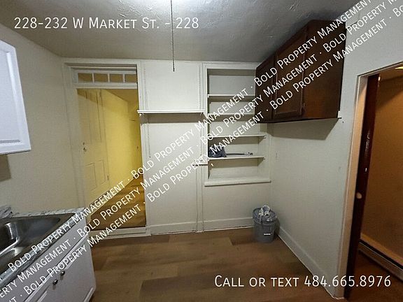 4th image of 228-232 W Market St #228