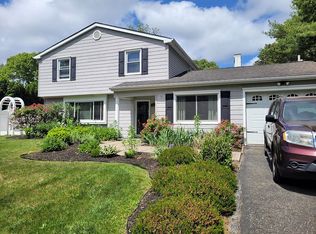 965 Old Town Rd, Coram, NY 11727