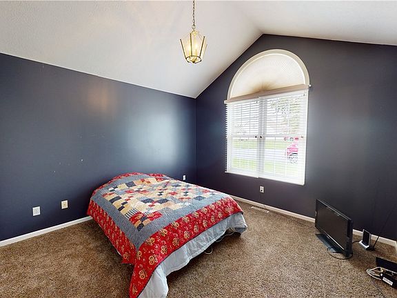 4th image of 170 Lake Pointe Cir