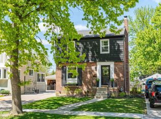 1412 Brys Dr, Grosse Pointe Woods, MI 48236