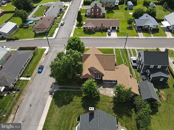 4th image of 302 Highland Ave