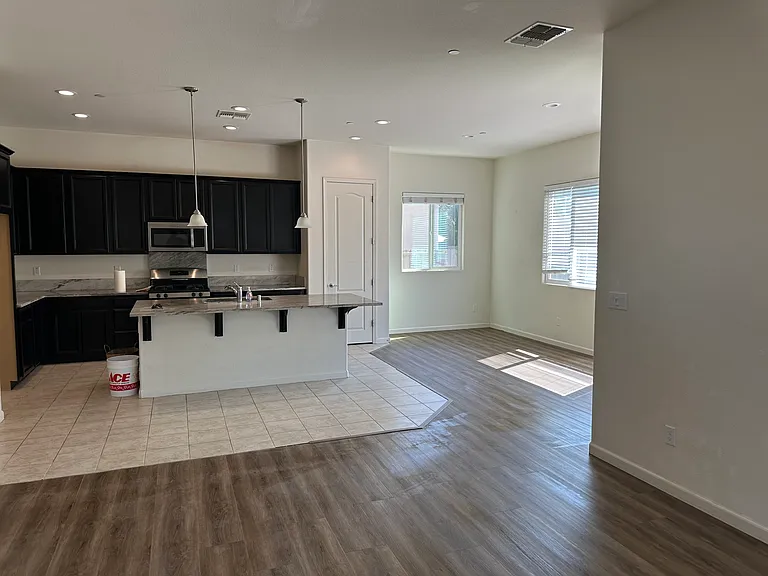 2131 Topaz Ct — Photo 2