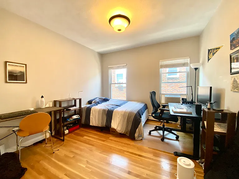 1433 Cambridge St — Photo 8