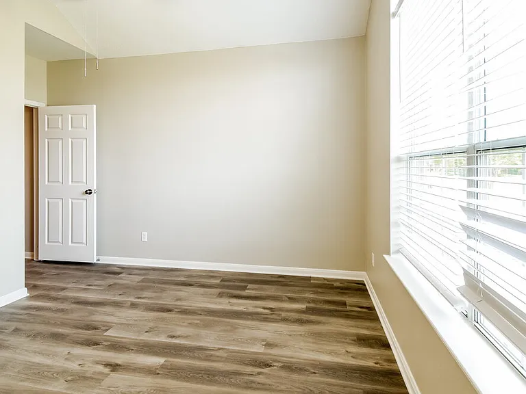 403 Cedar Lake Dr — Photo 14