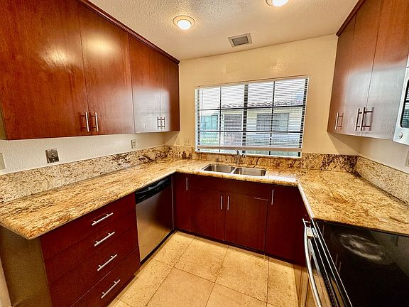 2nd image of 4220 Porte De Palmas Unit 38