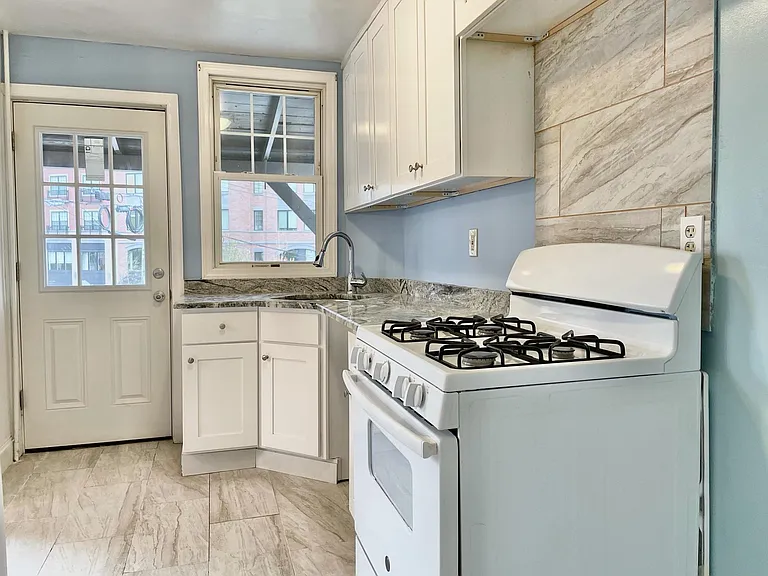 41 Clinton Pl — Photo 1
