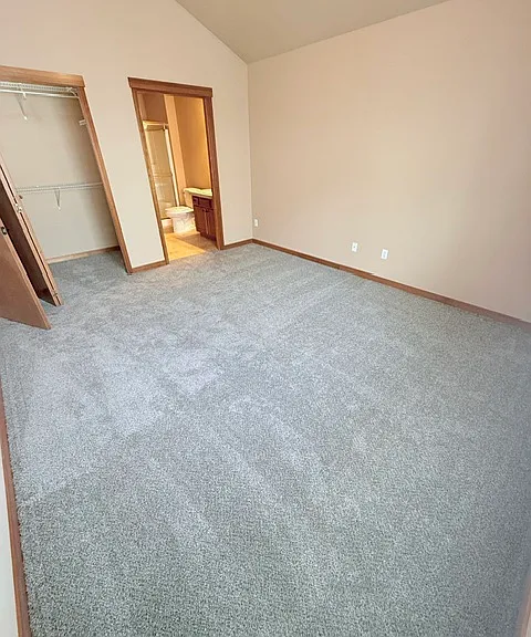 518 NE 85th Cir — Photo 25