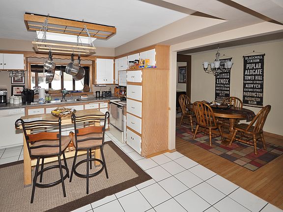 3rd image of 145 Timberland Dr