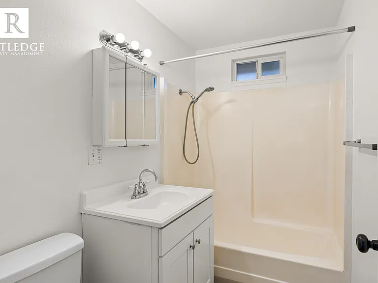 2250 Crater Lake Ave #5 — Photo 8