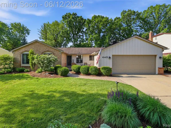640 Longfellow Dr, Troy, MI 48085