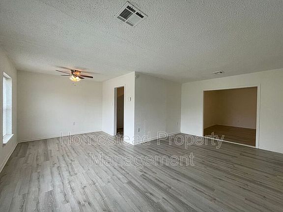 3rd image of 1933 NE 26th St