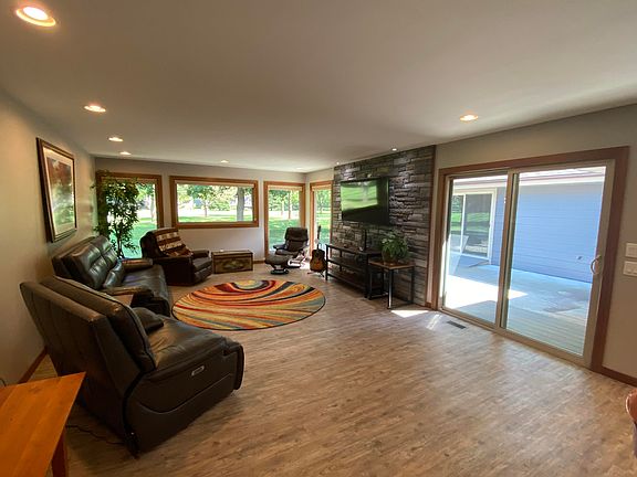 4th image of 231 Emerald Dr