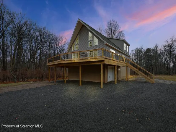 30 Lc Larsen Dr, Gouldsboro, PA 18424