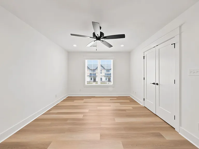 149 Luke Ct — Photo 37